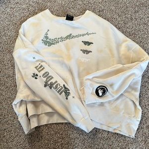 Nike sweatshirt